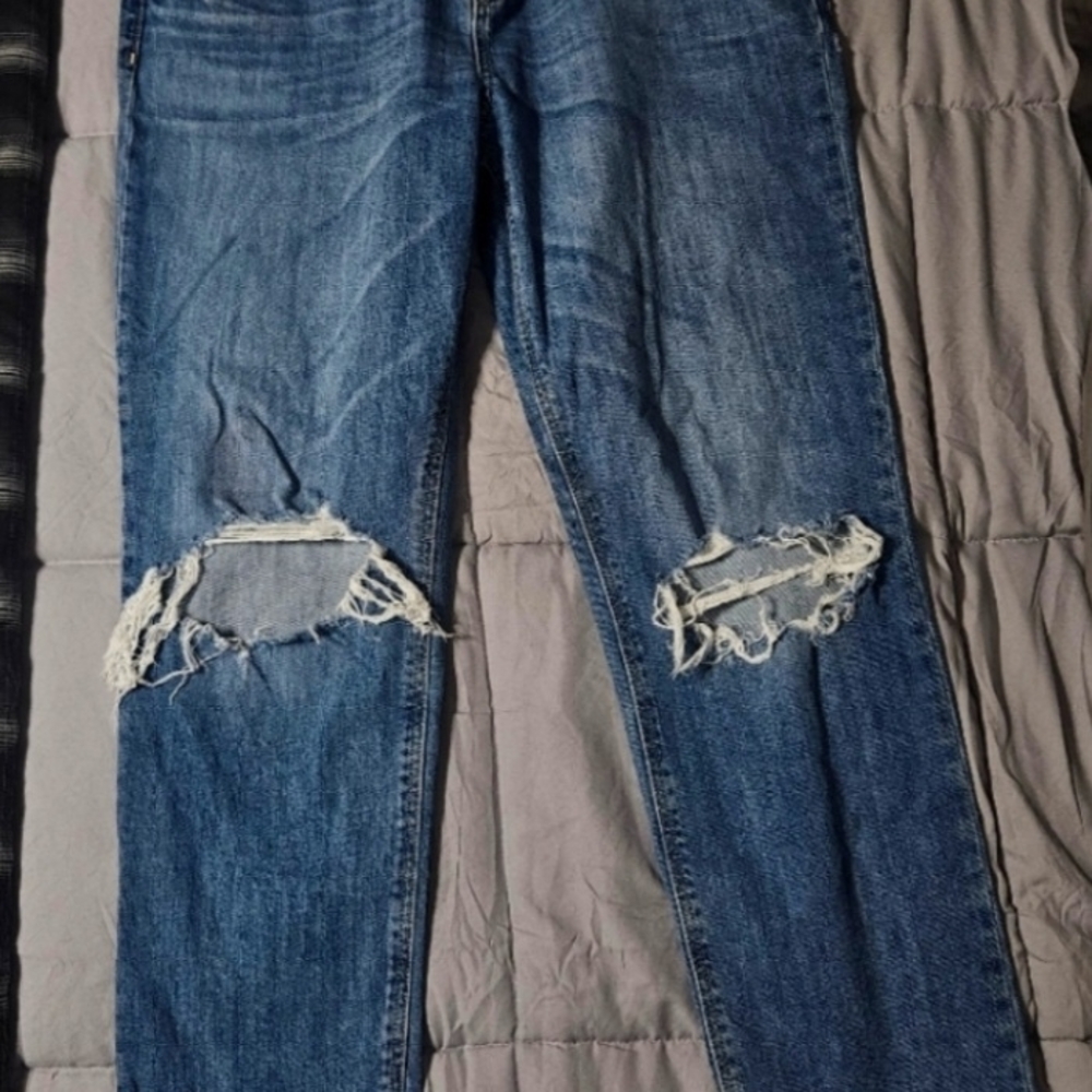 Old Navy Boyfriend Jeans with Distressed Details Tote 6